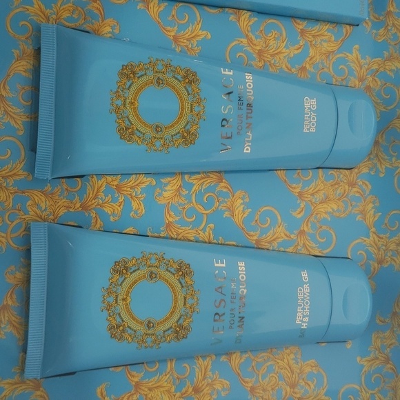 1015- Versace Women's Set Made In Italy NWT - Picture 7 of 9